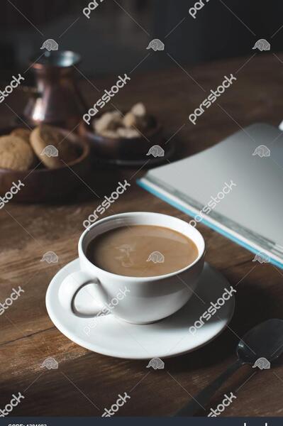 عکس پروفایل کتاب با قهوه
