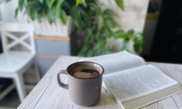عکس گل و قهوه برای پروفایل