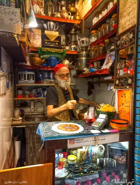 عکس معروف پیرمرد قهوه خانه