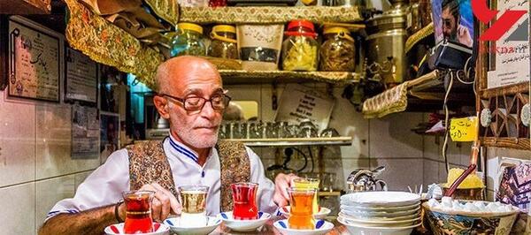 عکس معروف پیرمرد قهوه خانه