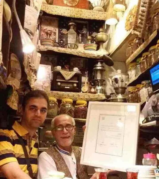 عکس معروف پیرمرد قهوه خانه