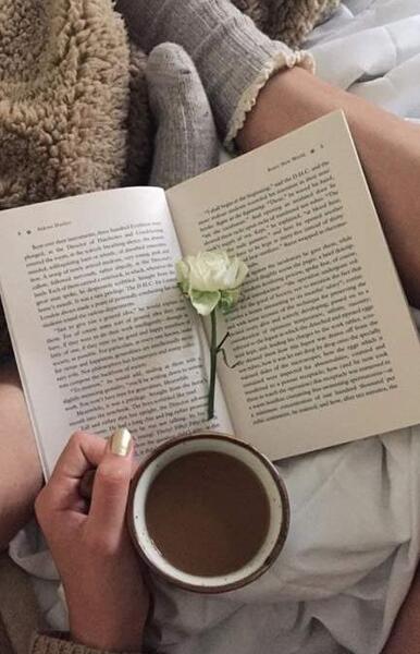 عکس پروفایل کتاب و گل و قهوه