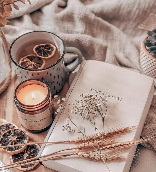 عکس پروفایل کتاب و گل و قهوه