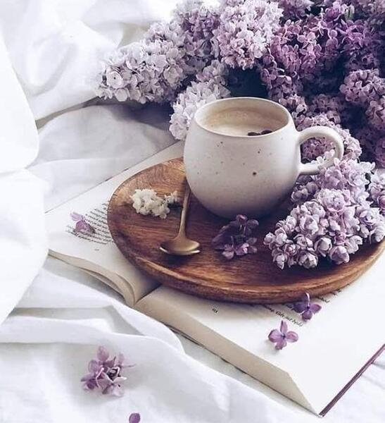 عکس پروفایل کتاب و گل و قهوه