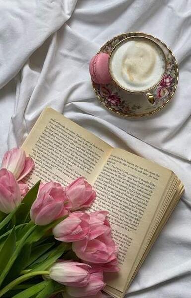 عکس پروفایل کتاب و گل و قهوه