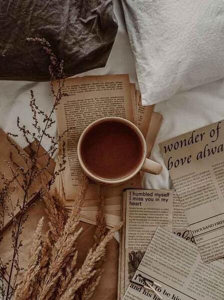 عکس کتاب با فنجان قهوه