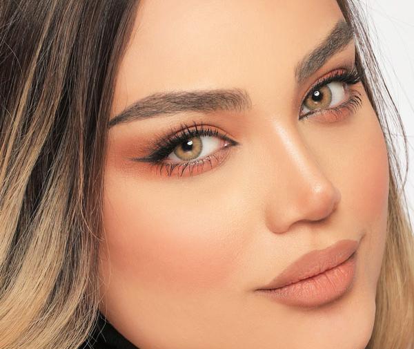 عکس لنز قهوه ای روشن