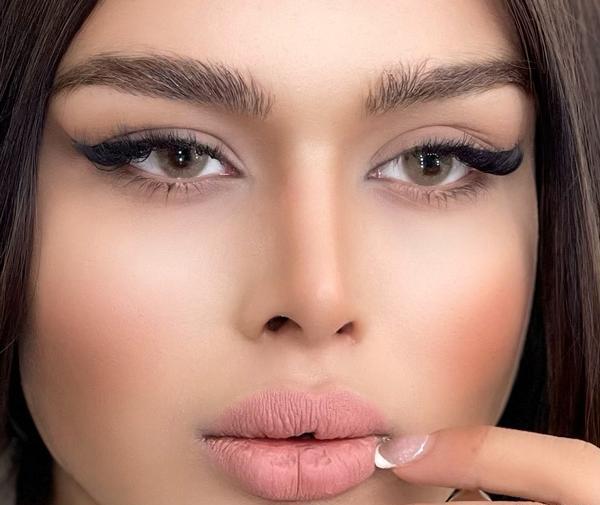 عکس لنز قهوه ای روشن