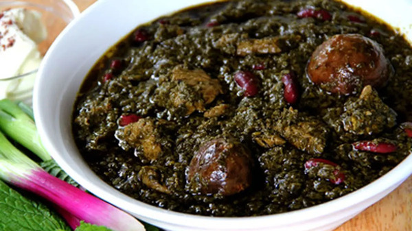 طرز تهیه قورمه سبزی همراه با عکس