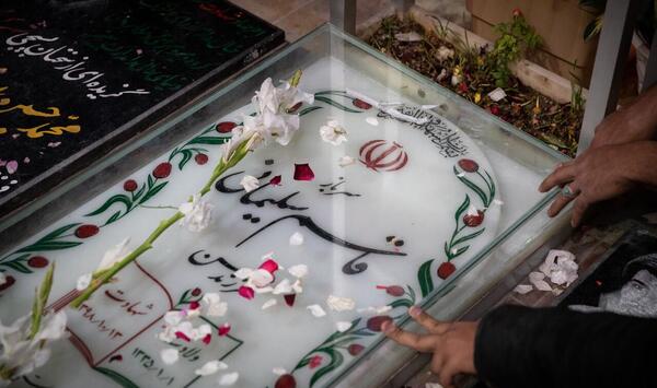 عکس از قبر قاسم سلیمانی
