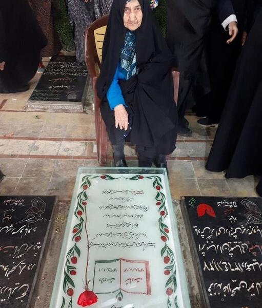عکس قبر مادر حاج قاسم سلیمانی