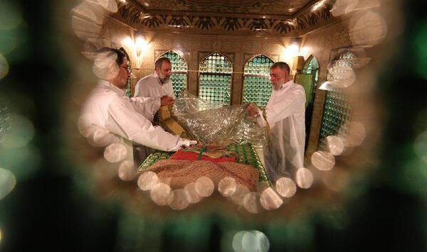 عکس داخل قبر حاج قاسم سلیمانی