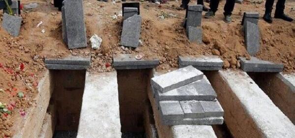 عکس کنار قبر