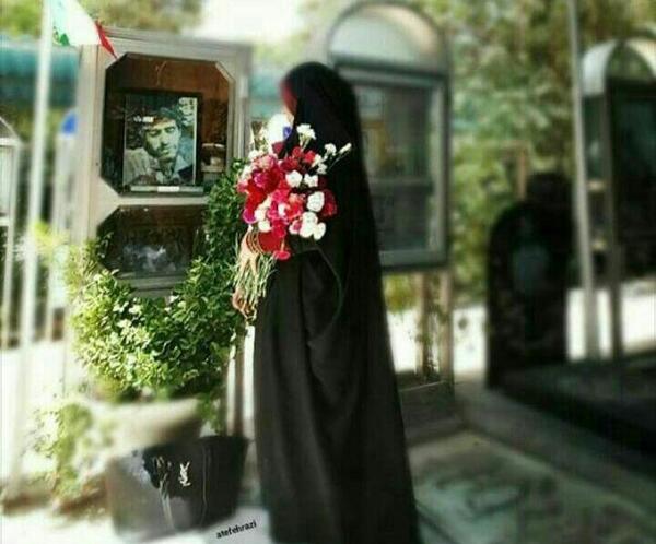 عکس کنار قبر