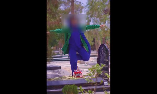 عکس کنار قبر پدر