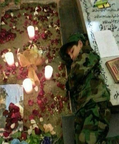 عکس کنار قبر پدر