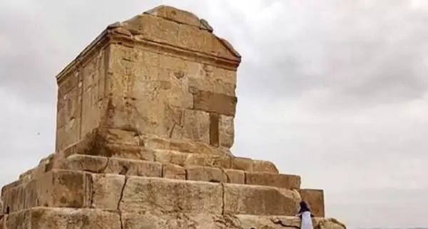 دانلود عکس قبر کوروش