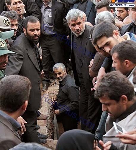 عکس از سنگ قبر حاج قاسم سلیمانی