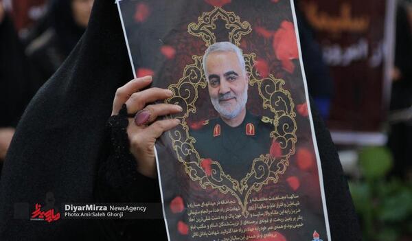 عکس سنگ قبر سردار سلیمانی در کرمان