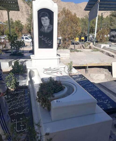 عکس سنگ قبر سردار سلیمانی در کرمان
