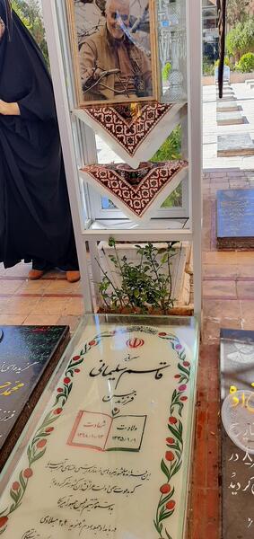 عکس سنگ قبر سردار سلیمانی در کرمان