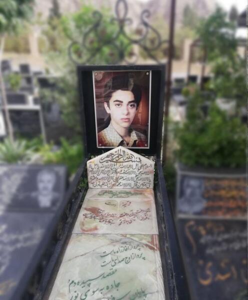 عکس سنگ قبر سردار سلیمانی در کرمان