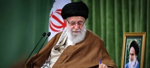 عکس سنگ قبر رستم قاسمی