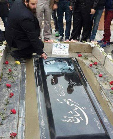 عکس سنگ قبر مرتضی پاشایی در بهشت زهرا