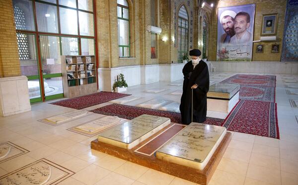 عکس قبر شهید چمران