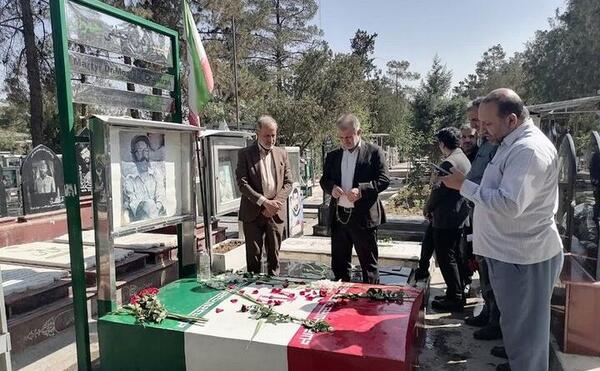 عکس قبر شهید چمران