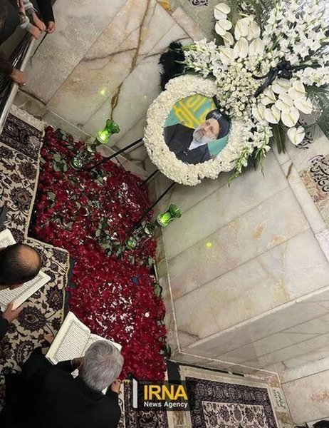 عکس قبر تازه خاک شده در شب