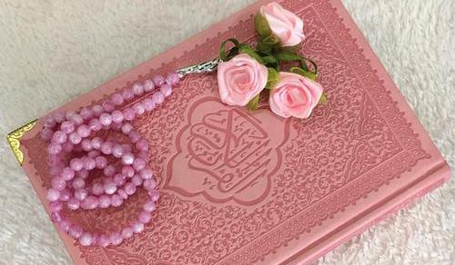 عکس قرآن با گلهای زیبا