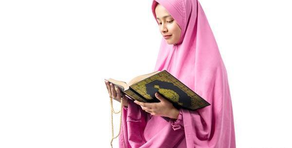 عکس دست دختر با قران