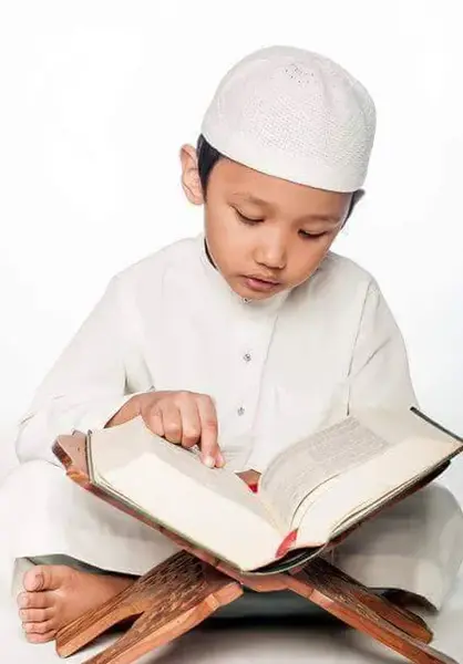 عکس قران خواندن بچه