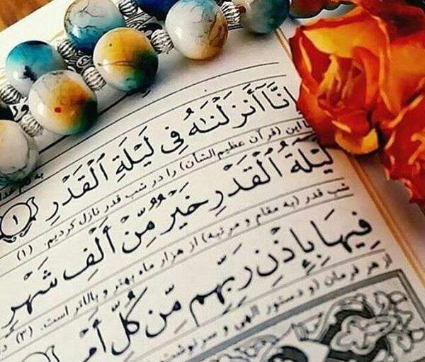 دانلود عکس قران با گل