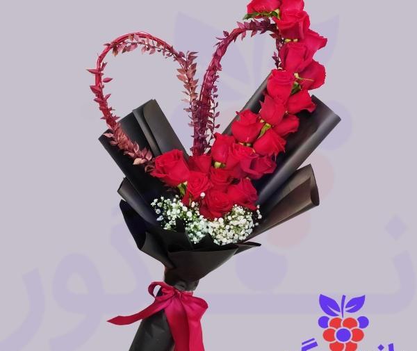 عکس گل رز به شکل قلب