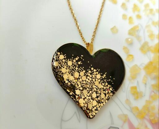 عکس قلب طلایی مشکی