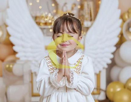 عکس بچه با لباس فرشته