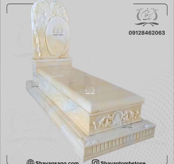 عکس فرشته روی سنگ قبر