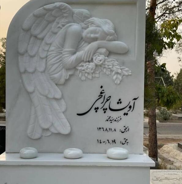 عکس فرشته روی سنگ قبر