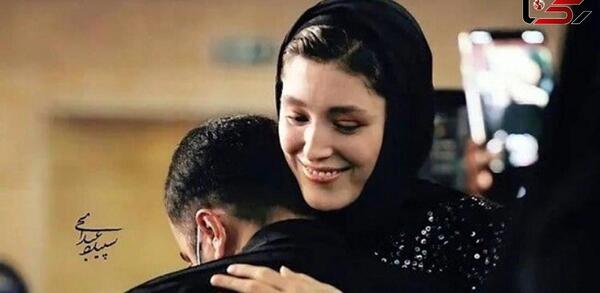 عکس فرشته حسینی در جنگل آسفالت