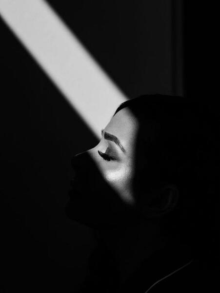 عکس فیک دخترونه طبیعی سیاه سفید