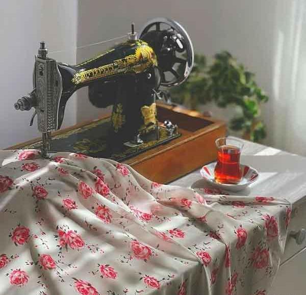 خیاط عکس چرخ خیاطی فانتزی برای پروفایل