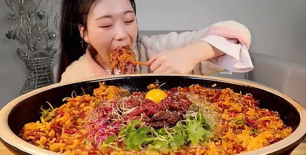 عکس غذا خوردن کره ای