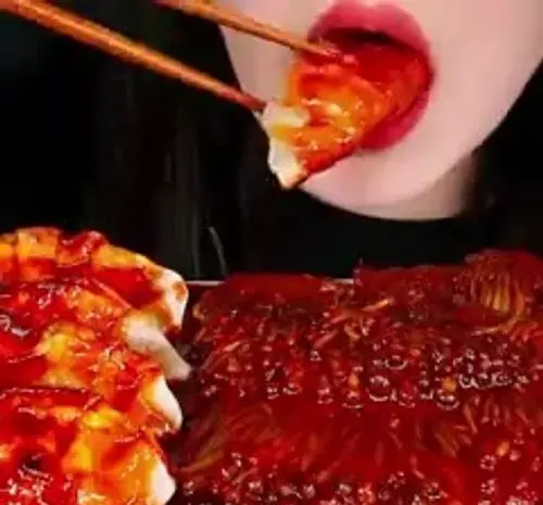 عکس غذا خوردن کره ای