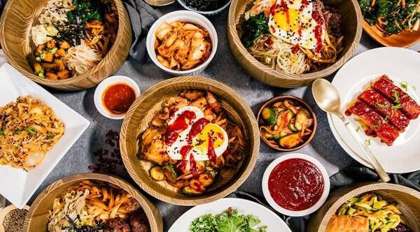 عکس غذا خوردن کره ای