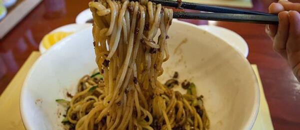 عکس غذا خوردن کره ای