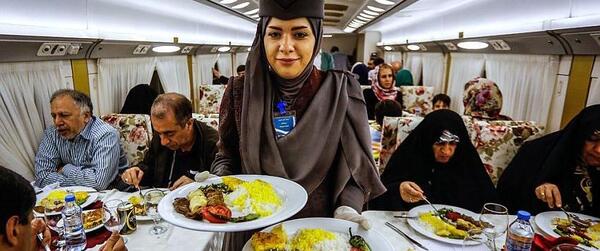 عکس غذا در قطار