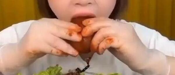 عکس غذا خوردن خارجی