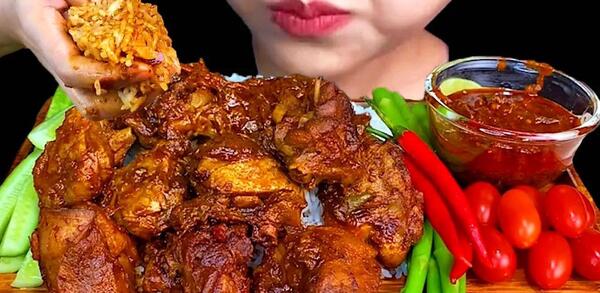 عکس غذا خوردن خارجی